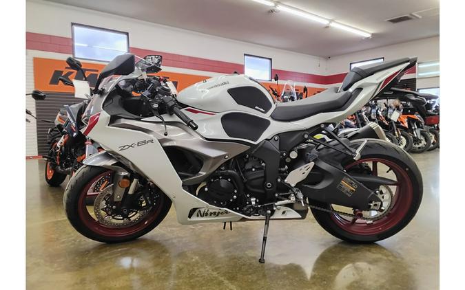 2025 Kawasaki Ninja® ZX™-6R Base