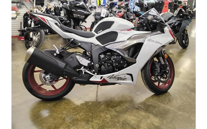 2025 Kawasaki Ninja® ZX™-6R Base