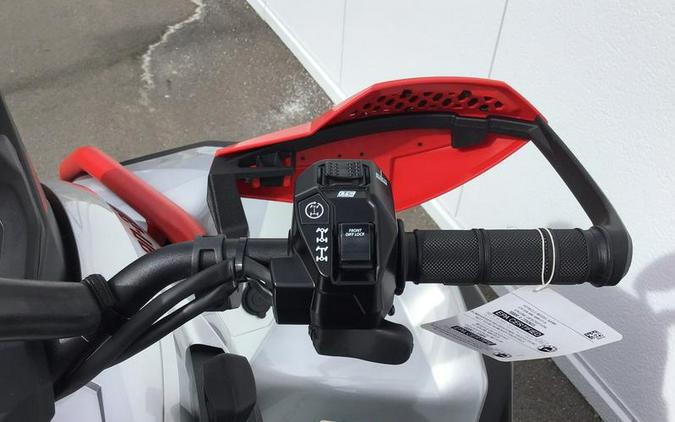 2026 Can-Am® Renegade X mr 1000 R Hyper Silver & Legion Red