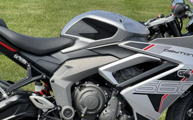 2026 Triumph Daytona 660 Aluminium Silver / Sapphire Black