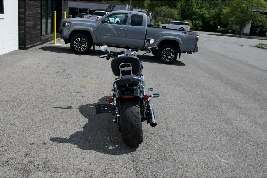 2015 Harley-Davidson® FXSB Breakout