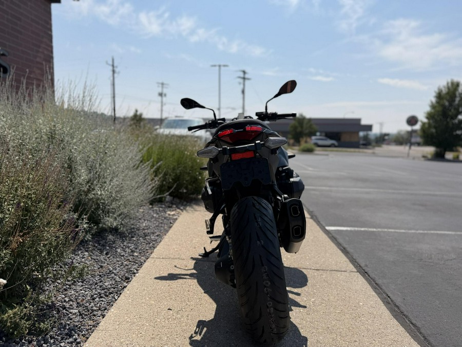 2026 BMW Motorrad R 1300 R BLUE