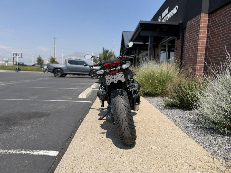 2026 BMW Motorrad R 1300 R BLUE