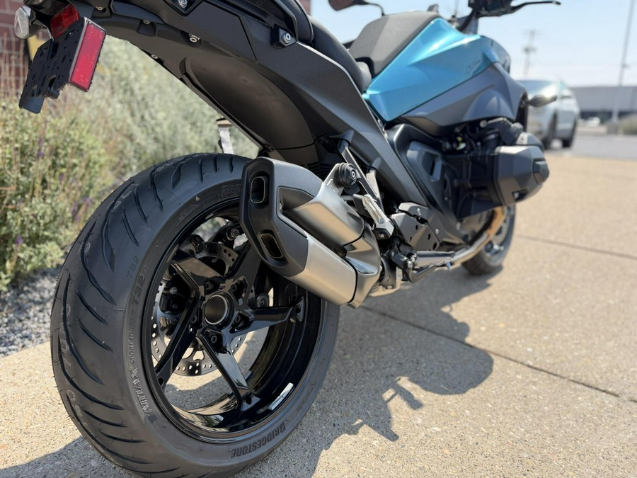 2026 BMW Motorrad R 1300 R BLUE