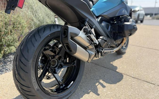 2026 BMW Motorrad R 1300 R BLUE