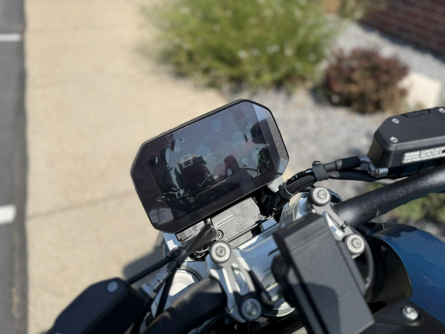 2026 BMW Motorrad R 1300 R BLUE