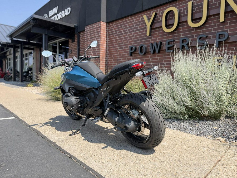 2026 BMW Motorrad R 1300 R BLUE