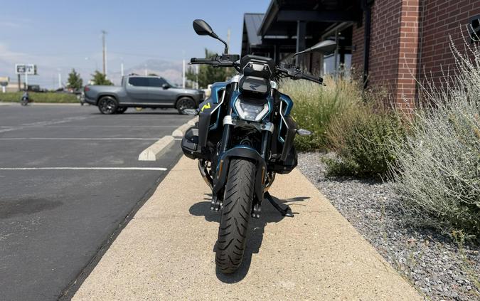 2026 BMW Motorrad R 1300 R BLUE