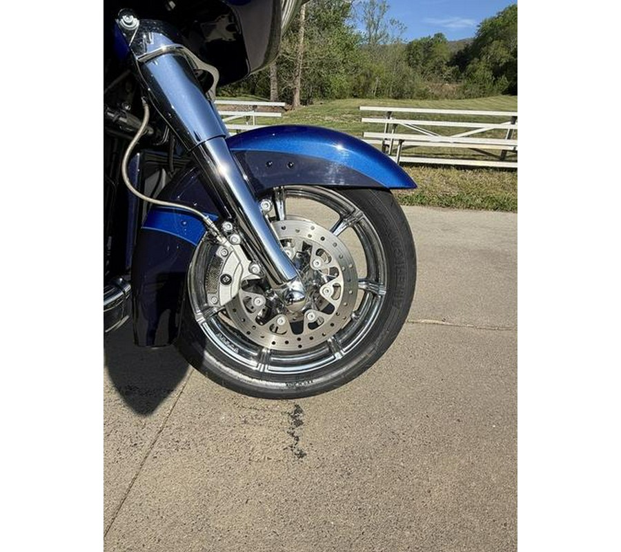 2015 Harley-Davidson® FLTRUSE - CVO™ Road Glide® Ultra