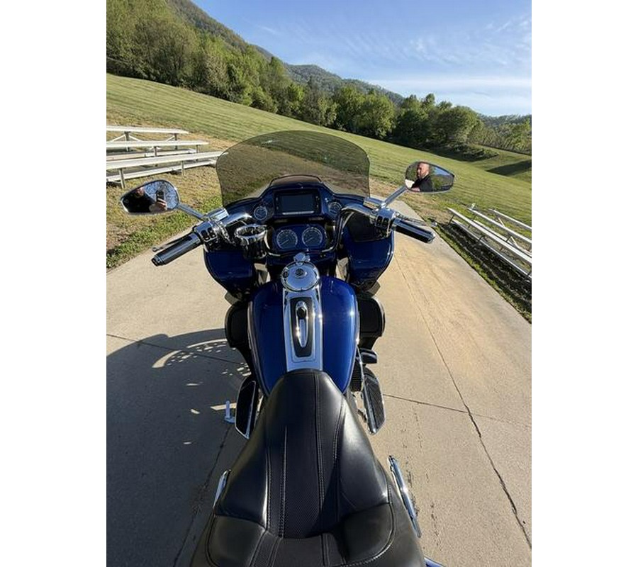 2015 Harley-Davidson® FLTRUSE - CVO™ Road Glide® Ultra