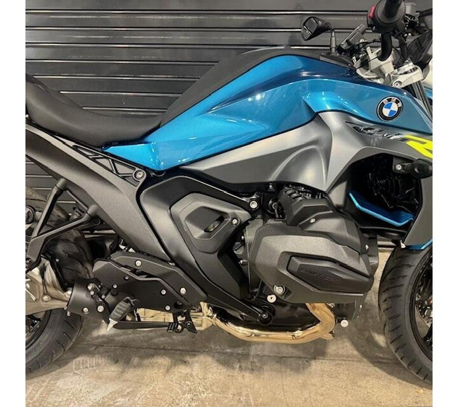2026 BMW R1300R