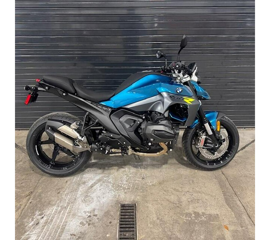 2026 BMW R1300R