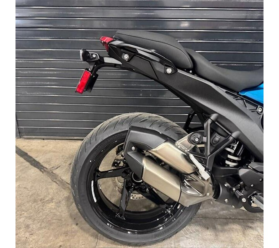 2026 BMW R1300R