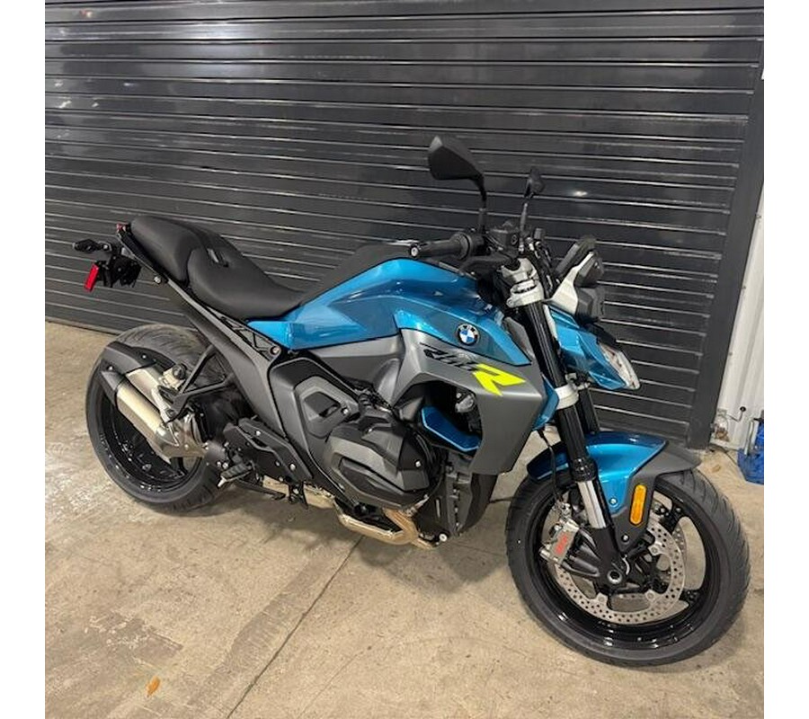 2026 BMW R1300R
