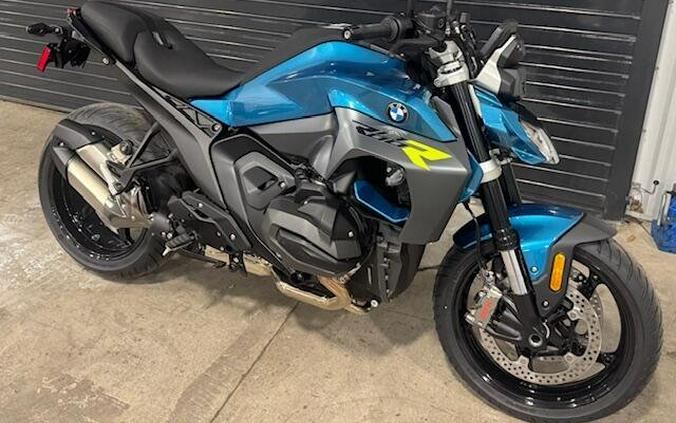 2026 BMW R1300R