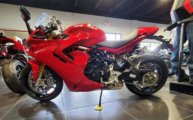 2024 Ducati Supersport 950 S Red