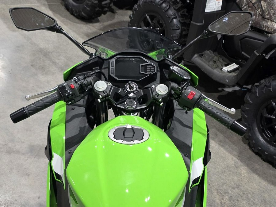 2026 Kawasaki Ninja® 500 Base