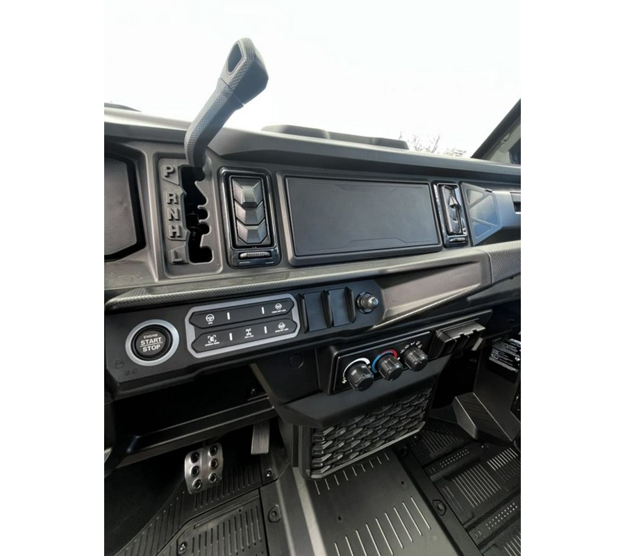 2026 Can-Am Defender MAX XT CAB HD11