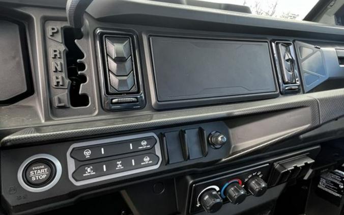 2026 Can-Am Defender MAX XT CAB HD11