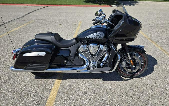 2022 Indian Motorcycle® Challenger® Limited Black Metallic