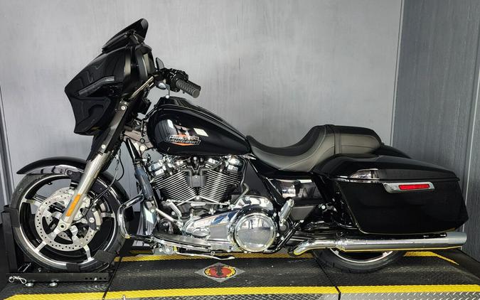 2024 Harley-Davidson Street Glide® FLHX VIVID BLACK