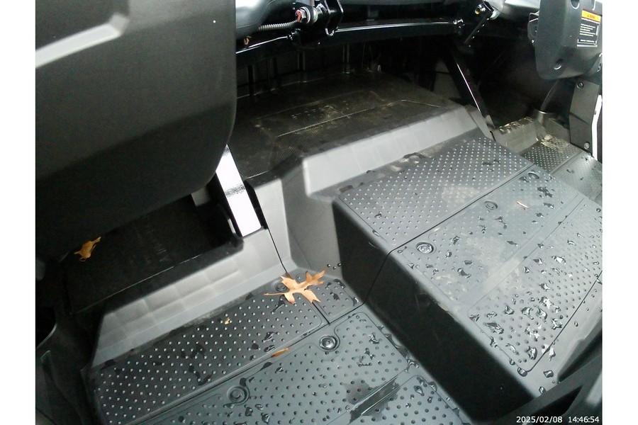 2025 Honda PIONEER 1000-6 DLX CREW Deluxe