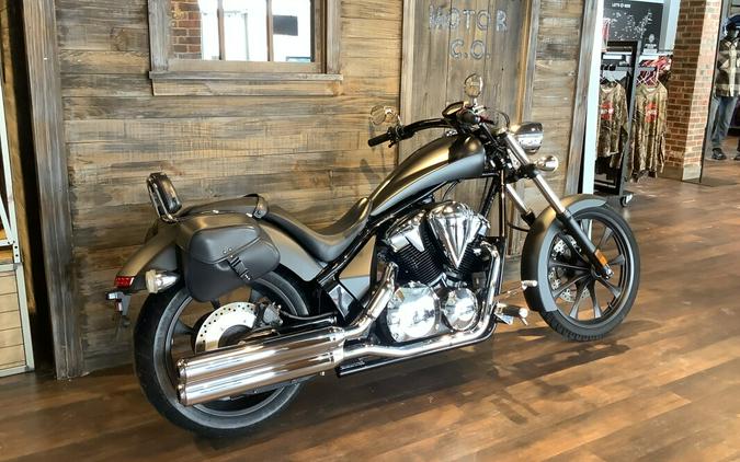 Honda Fury® 2017 VT13CX Matte Black Metallic