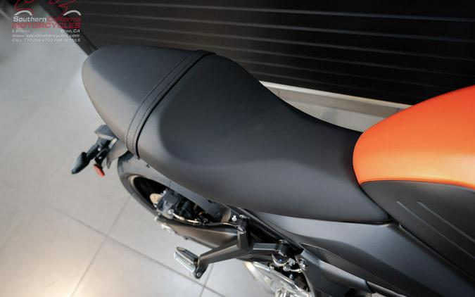 2023 Triumph Trident 660 Matte Baja Orange / Matte Storm Grey