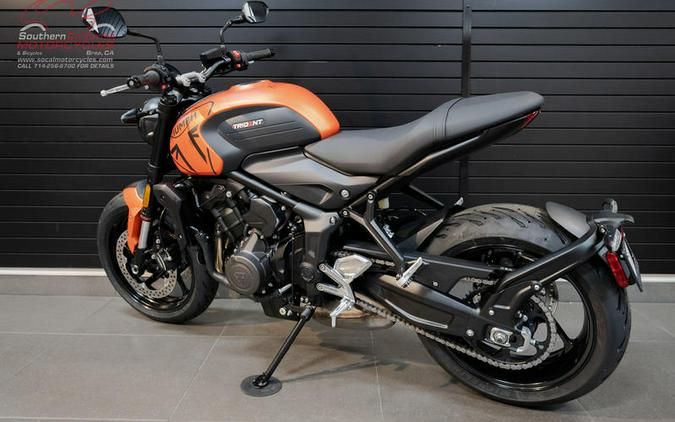 2023 Triumph Trident 660 Matte Baja Orange / Matte Storm Grey