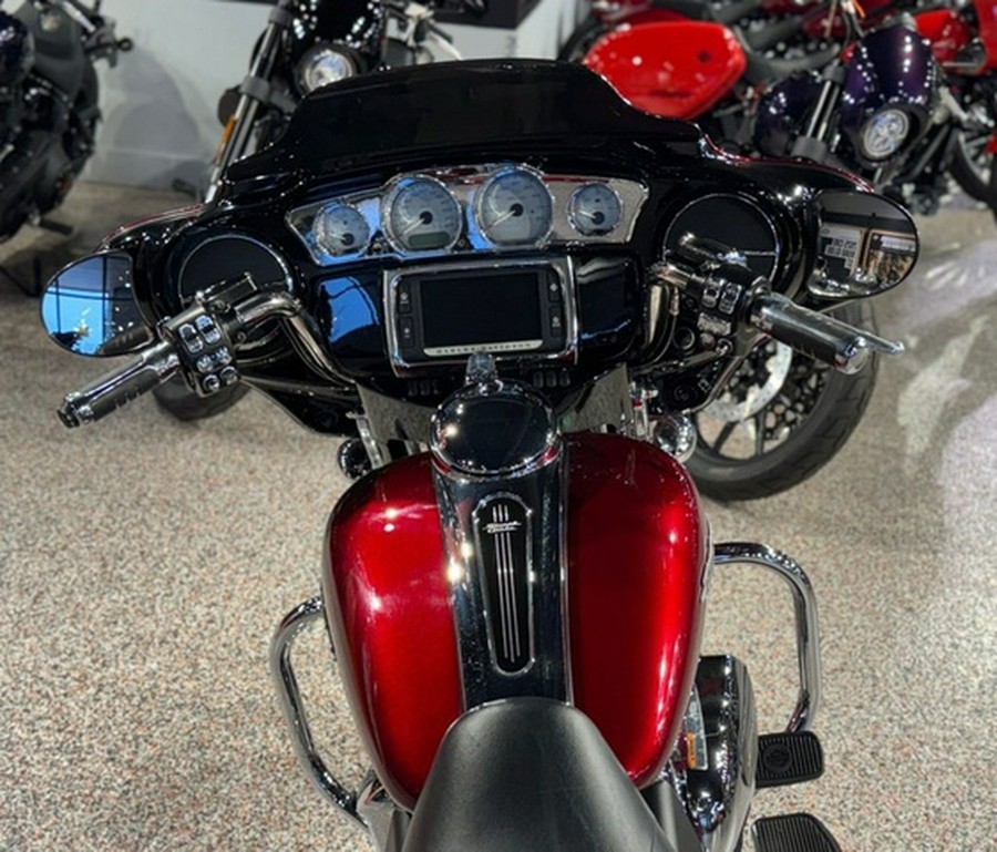 2017 Harley-Davidson FLHXS - Street Glide Special