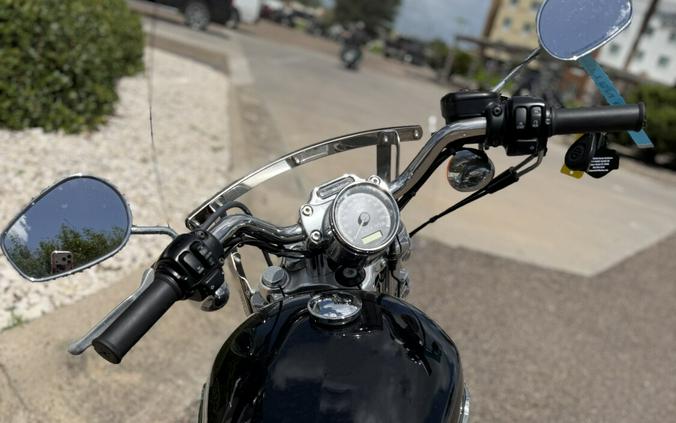 2012 Harley-Davidson 1200 Custom BLACK W/ PINSTRIPE