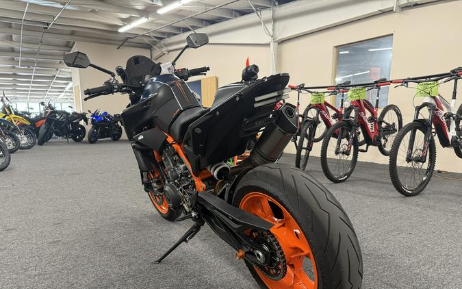 2022 KTM Duke 890 R
