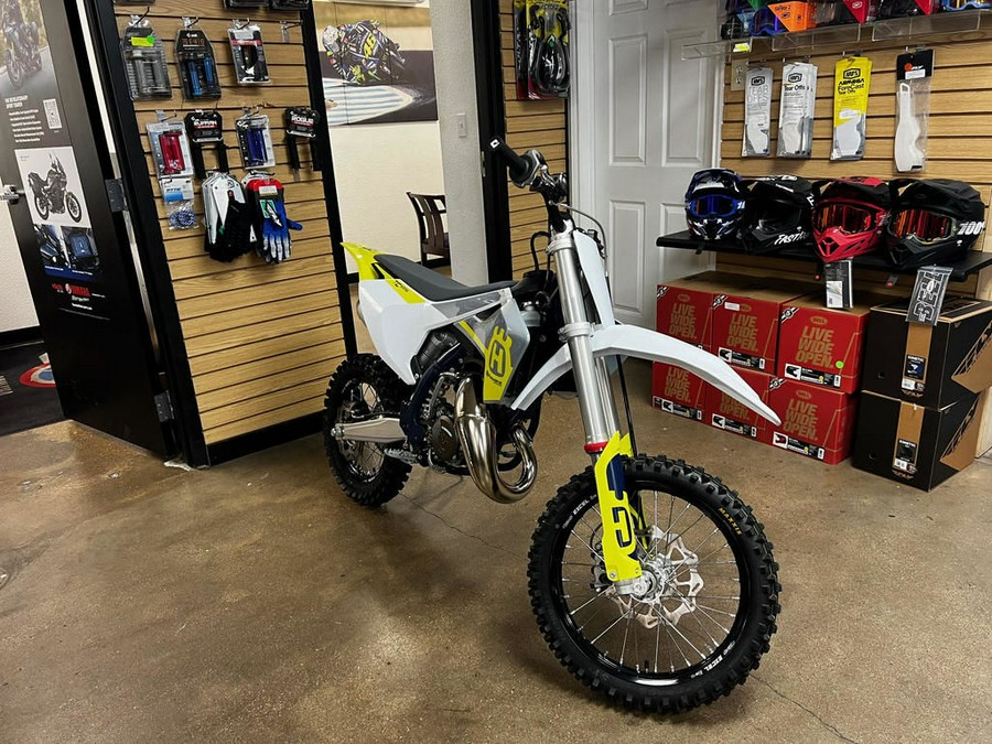 2024 Husqvarna® F2001X8