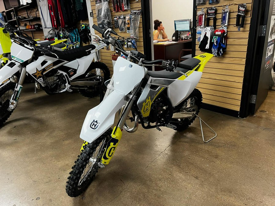 2024 Husqvarna® F2001X8