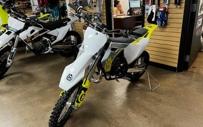 2024 Husqvarna® F2001X8