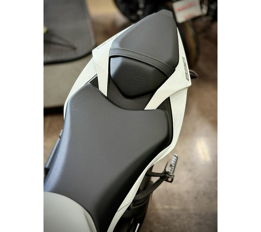 2025 Ninja® ZX™-6R - Kawasaki