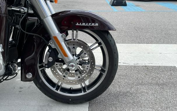 2022 Harley-Davidson® Ultra Limited Crimson/Black, Blue/Black (Black F)