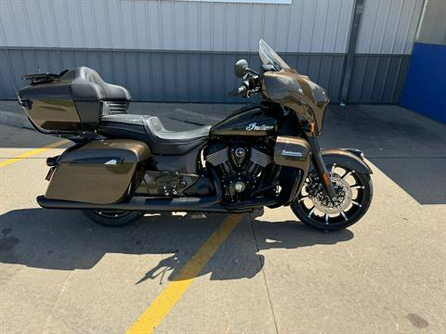 2023 Indian Motorcycle Roadmaster® Dark Horse®