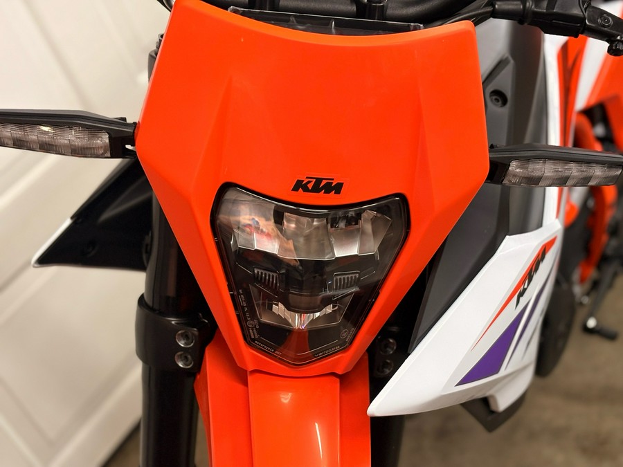 2026 KTM 390 SMC R