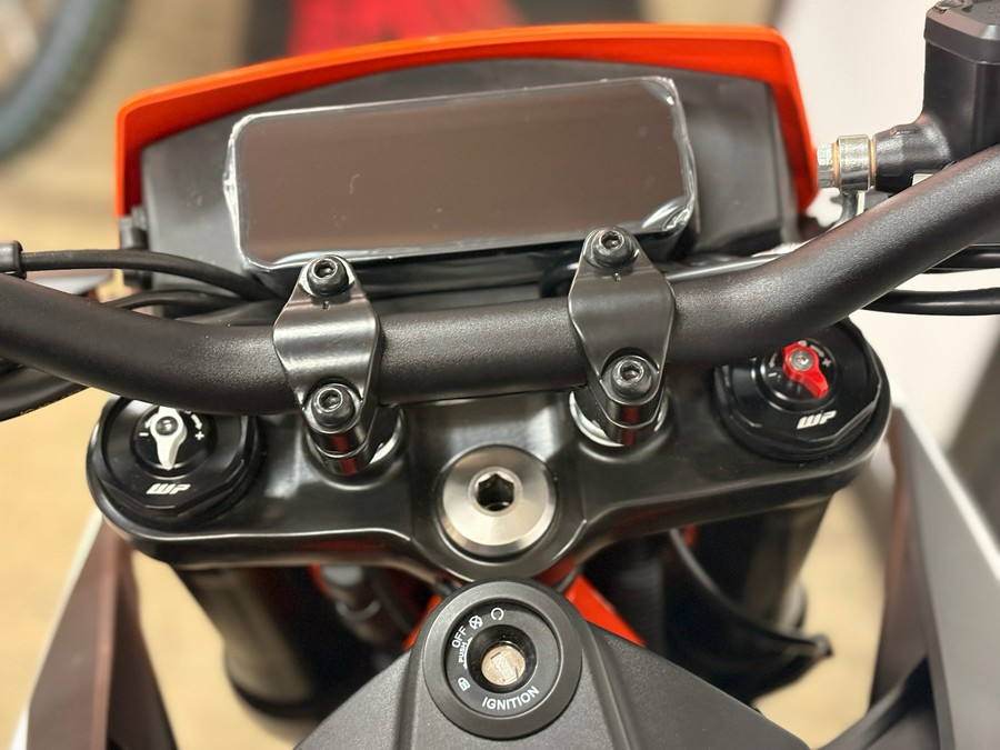 2026 KTM 390 SMC R