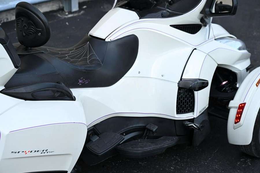 2014 Can-Am® Spyder® RT-S SE6