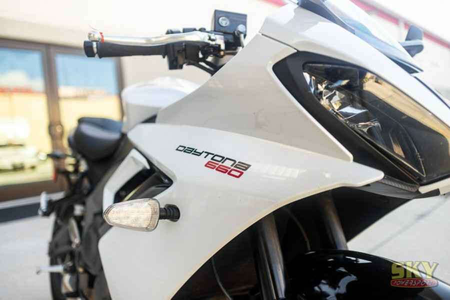 2025 Triumph Daytona 660 Snowdonia WhiteSapphire Black