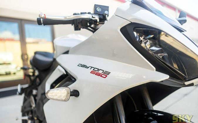 2025 Triumph Daytona 660 Snowdonia WhiteSapphire Black