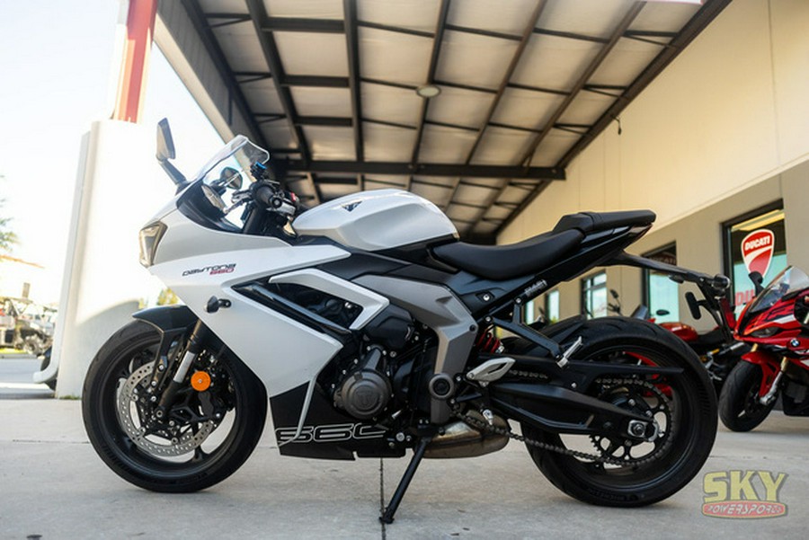 2025 Triumph Daytona 660 Snowdonia WhiteSapphire Black