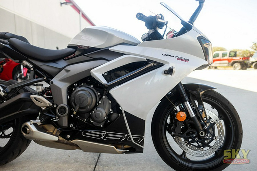 2025 Triumph Daytona 660 Snowdonia WhiteSapphire Black