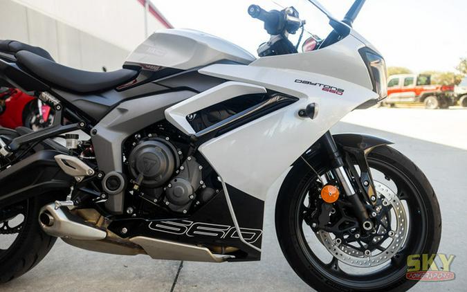 2025 Triumph Daytona 660 Snowdonia WhiteSapphire Black