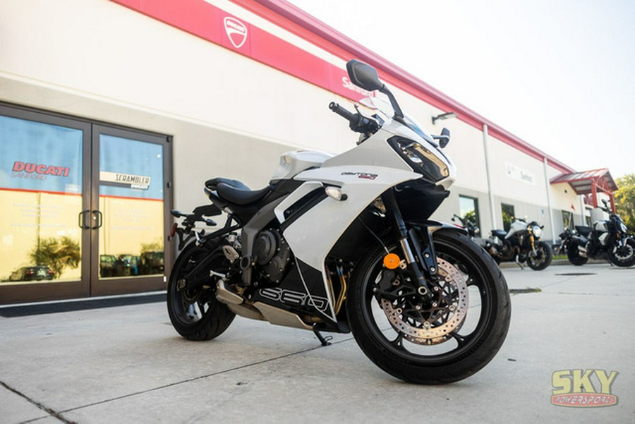 2025 Triumph Daytona 660 Snowdonia WhiteSapphire Black