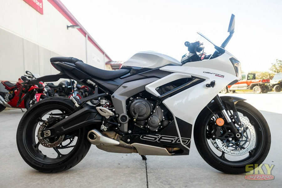 2025 Triumph Daytona 660 Snowdonia WhiteSapphire Black