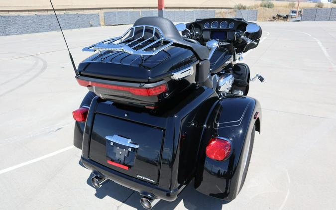 2022 Harley-Davidson Tri Glide Ultra Vivid Black