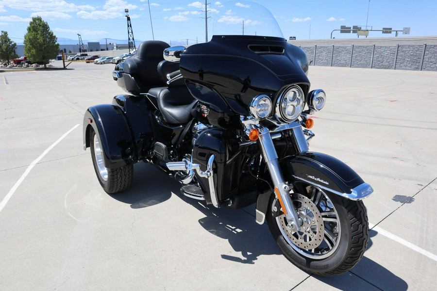 2022 Harley-Davidson Tri Glide Ultra Vivid Black